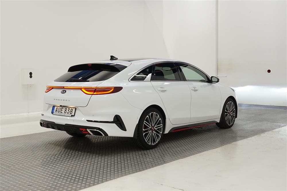 Kia ProCeed GT 1.6 T-GDi 204hk Cockpit Pano JBL Navi B-Kamexteriör