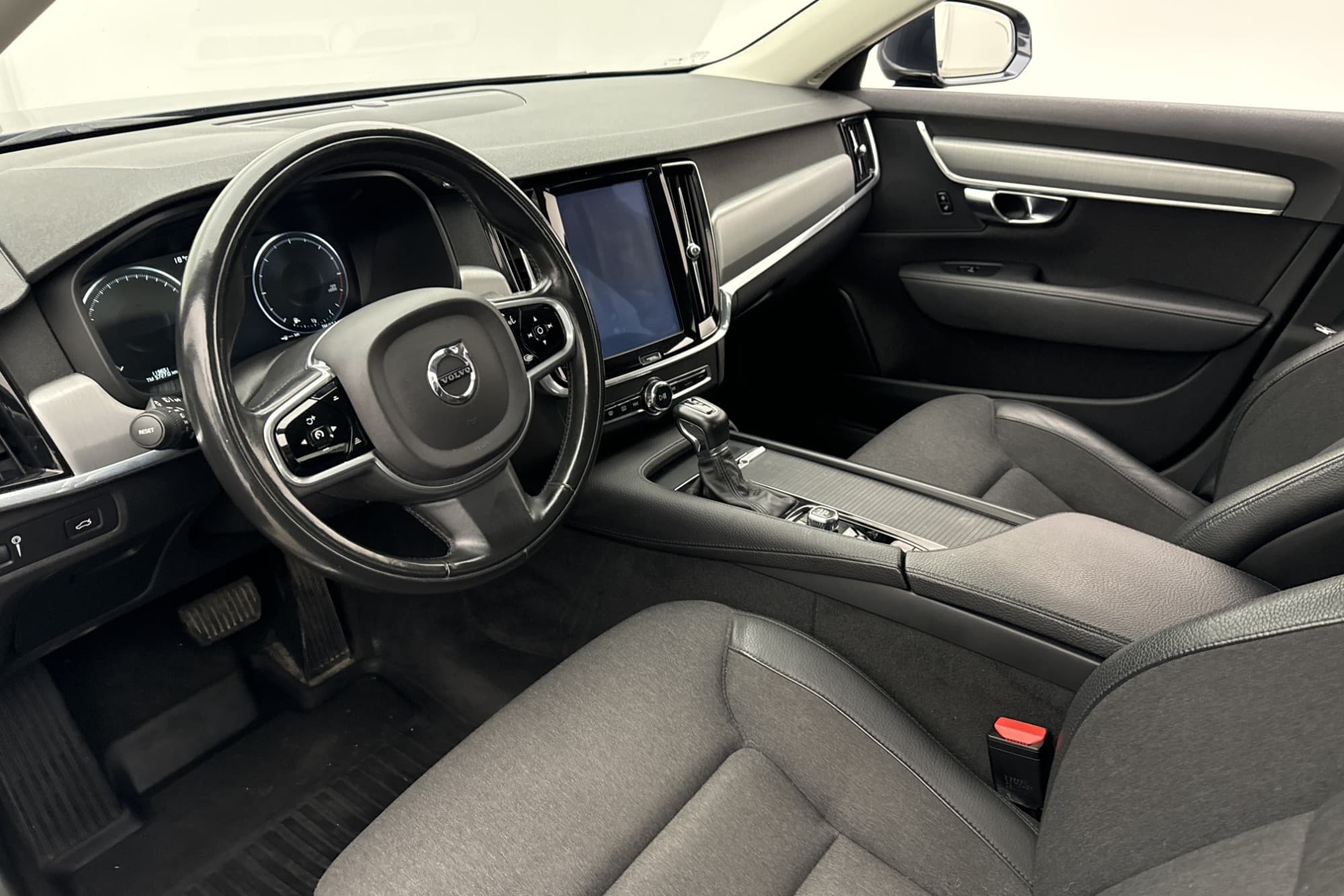 Volvo S90 D4 AWD 190hk Plus VOC Värmare Navi Keyless Drag