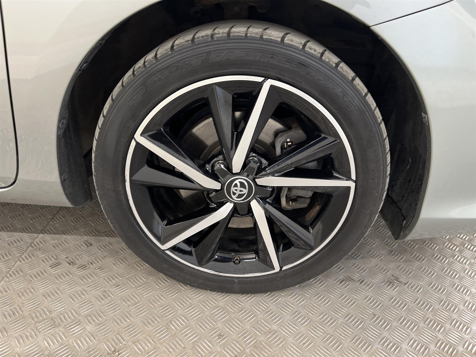 Toyota Auris Hybrid e-CVT 136hk B-Kam 360kr Skatt 0,39L/mil
