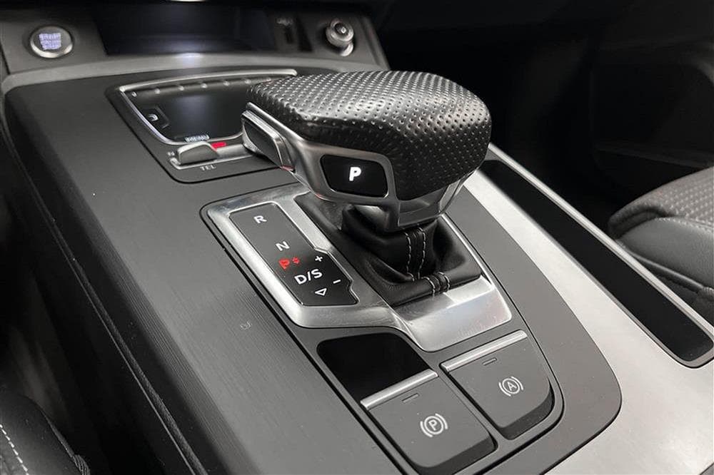 Audi Q5 TDI 190hk Quattro S-Line Cockpit D-värm B&O Naviinteriör