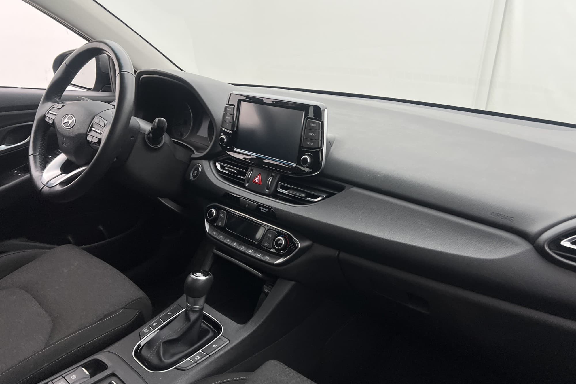 Hyundai i30 1.0 T-GDI 120hk Essential B-Kamera Rattvärme