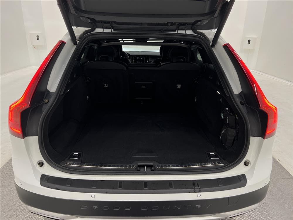 Volvo V90 Cross Country D4 AWD Pro VOC Värmare Navi Drag