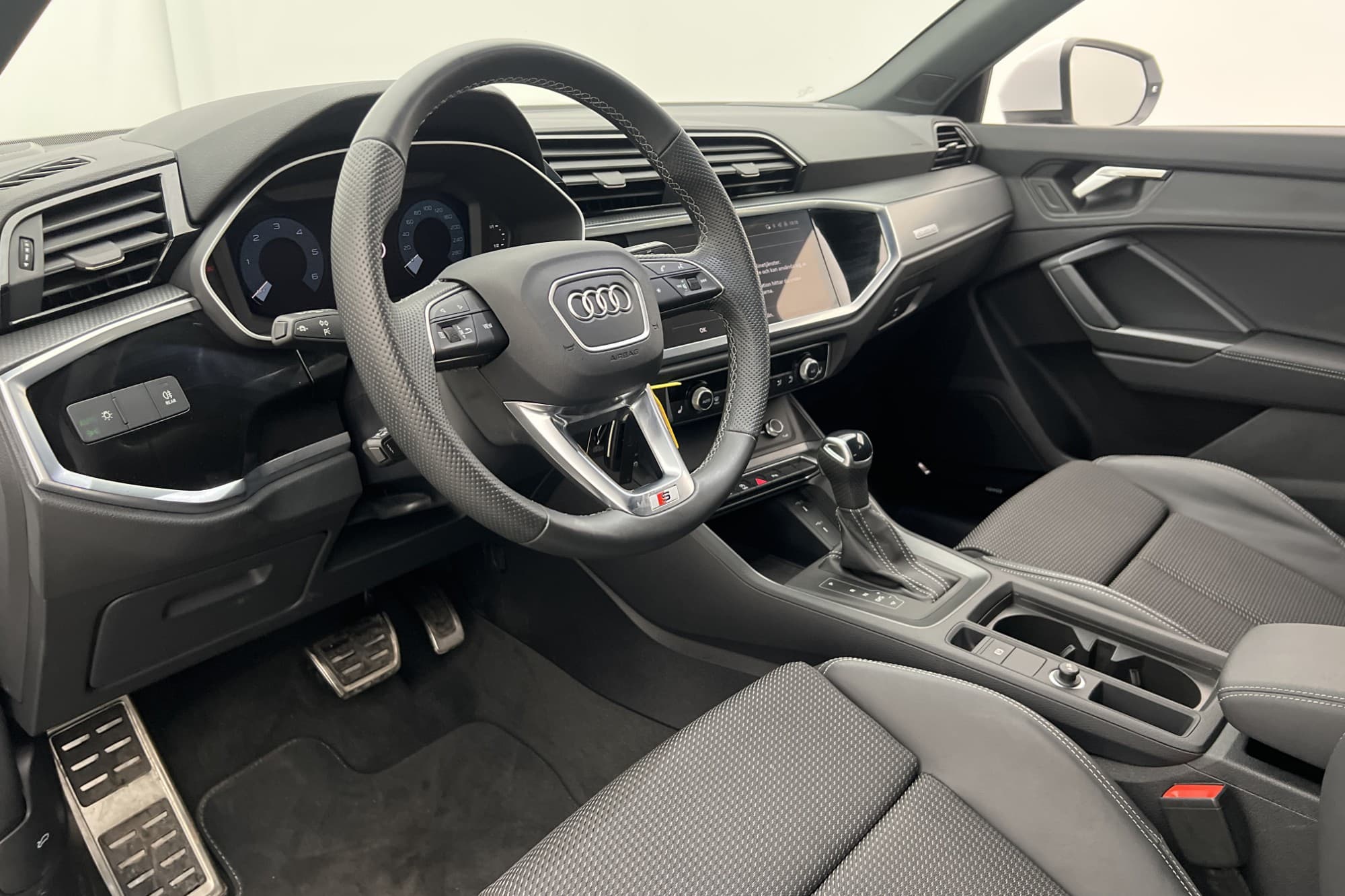 Audi Q3 40 TDI Q 200hk S-Line Cockpit D-Värmare 360° Drag