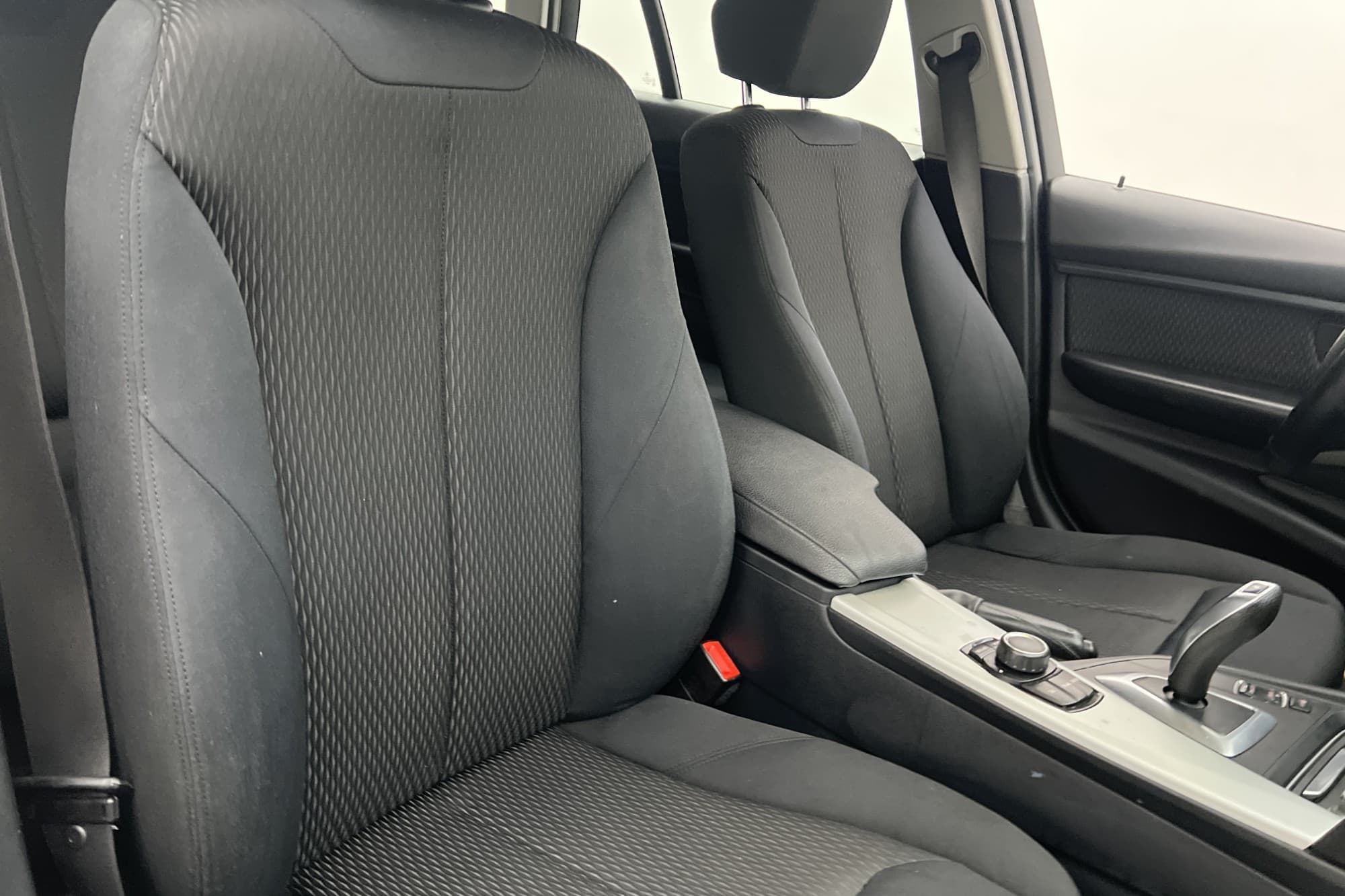 BMW 318 d Touring 143hk P-Sensorer Rattvärme
