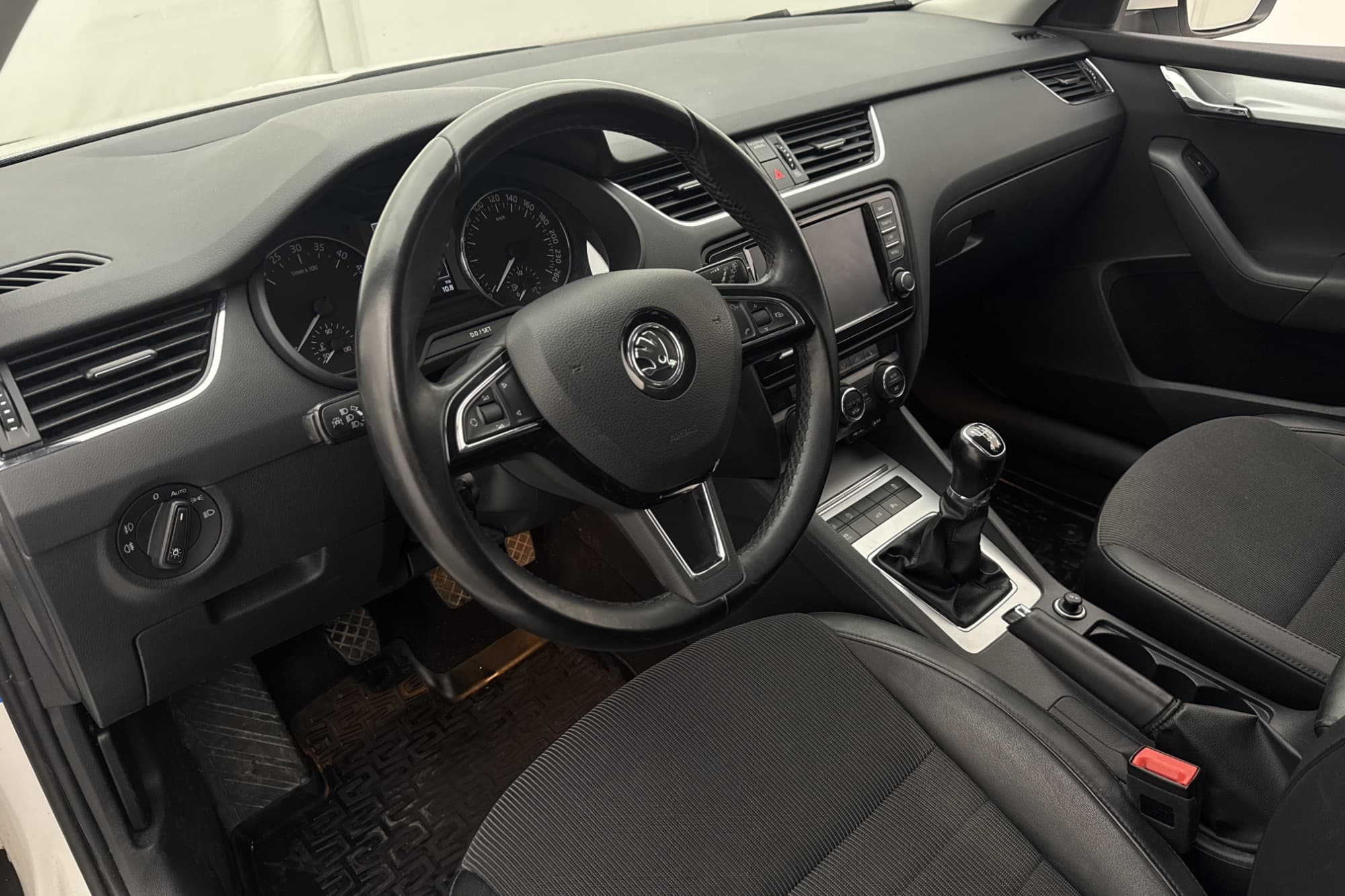Skoda Octavia Kombi TDI 4x4 150hk D-Värm Navi Sensorer Drag