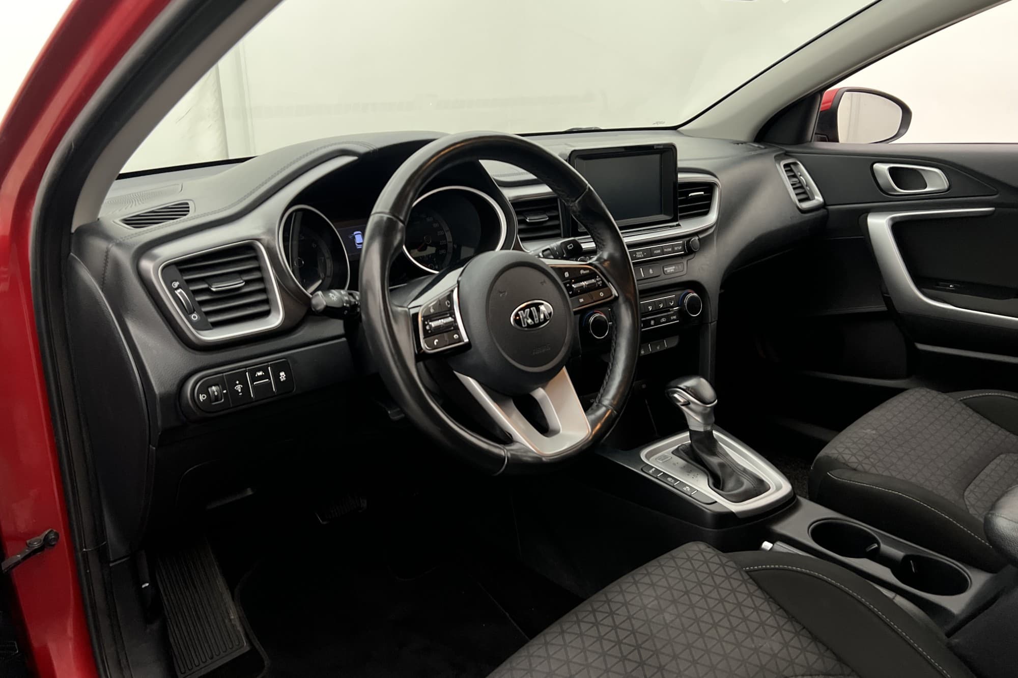 Kia Ceed SW 1.4 T-GDI 140hk Kamera Rattvärme CarPlay