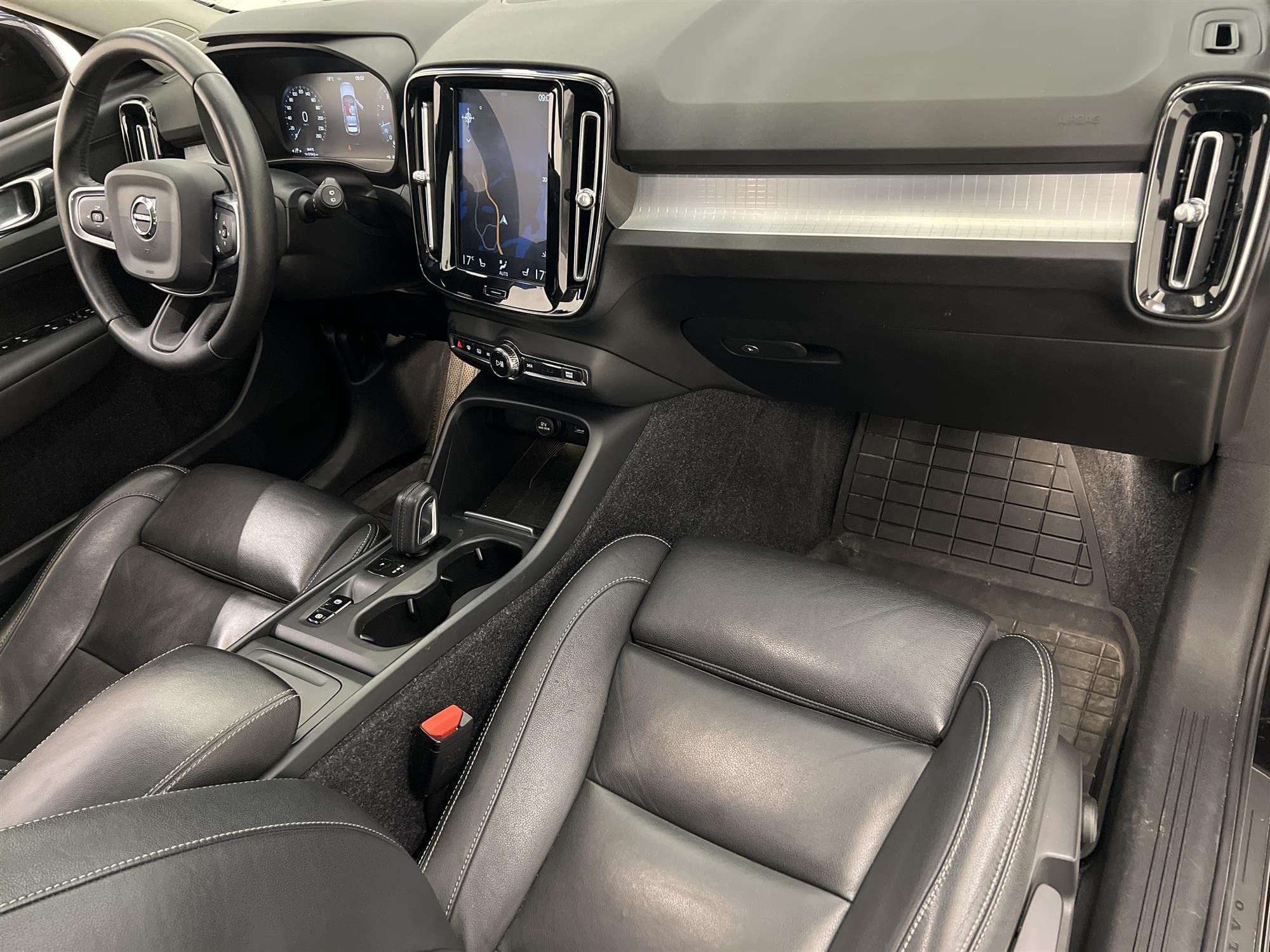 Volvo XC40 T5 AWD 247hk Voc B-Värm Drag B-Kamera Navi BLIS