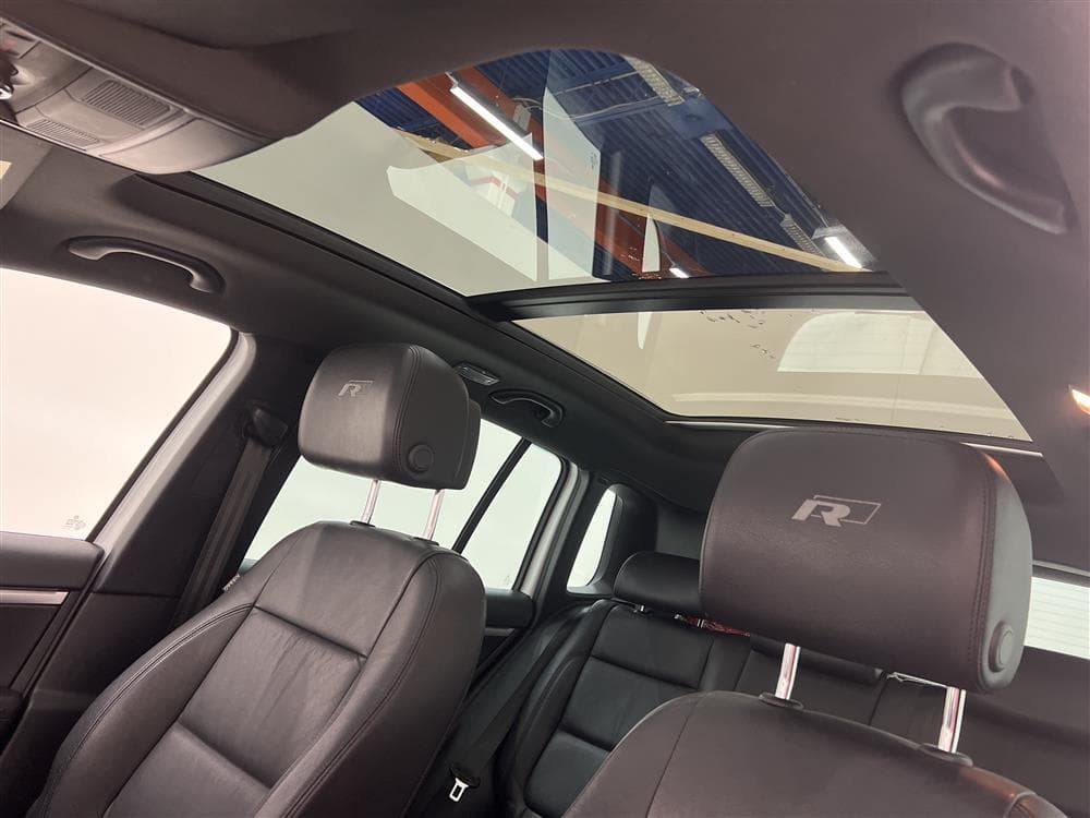 Volkswagen Tiguan 2.0 TDI 4M 184hk R-Line D-värm Pano Euro 6interiör