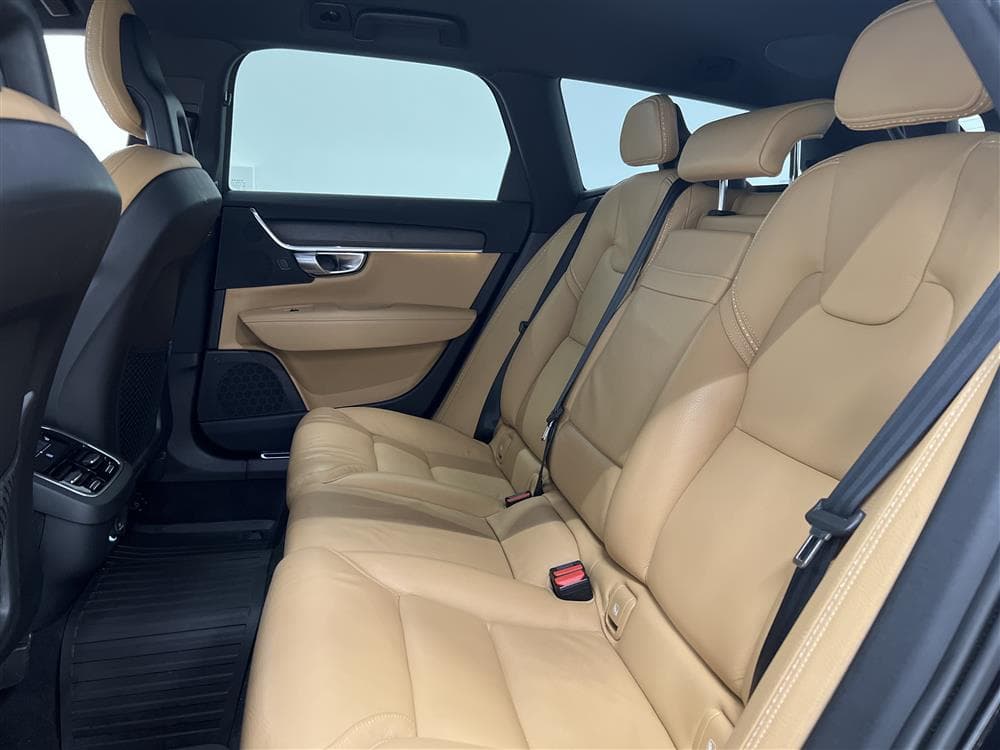 Volvo V90 D4 Cross Country AWD Pro VOC Värmare Navi HUD Drag