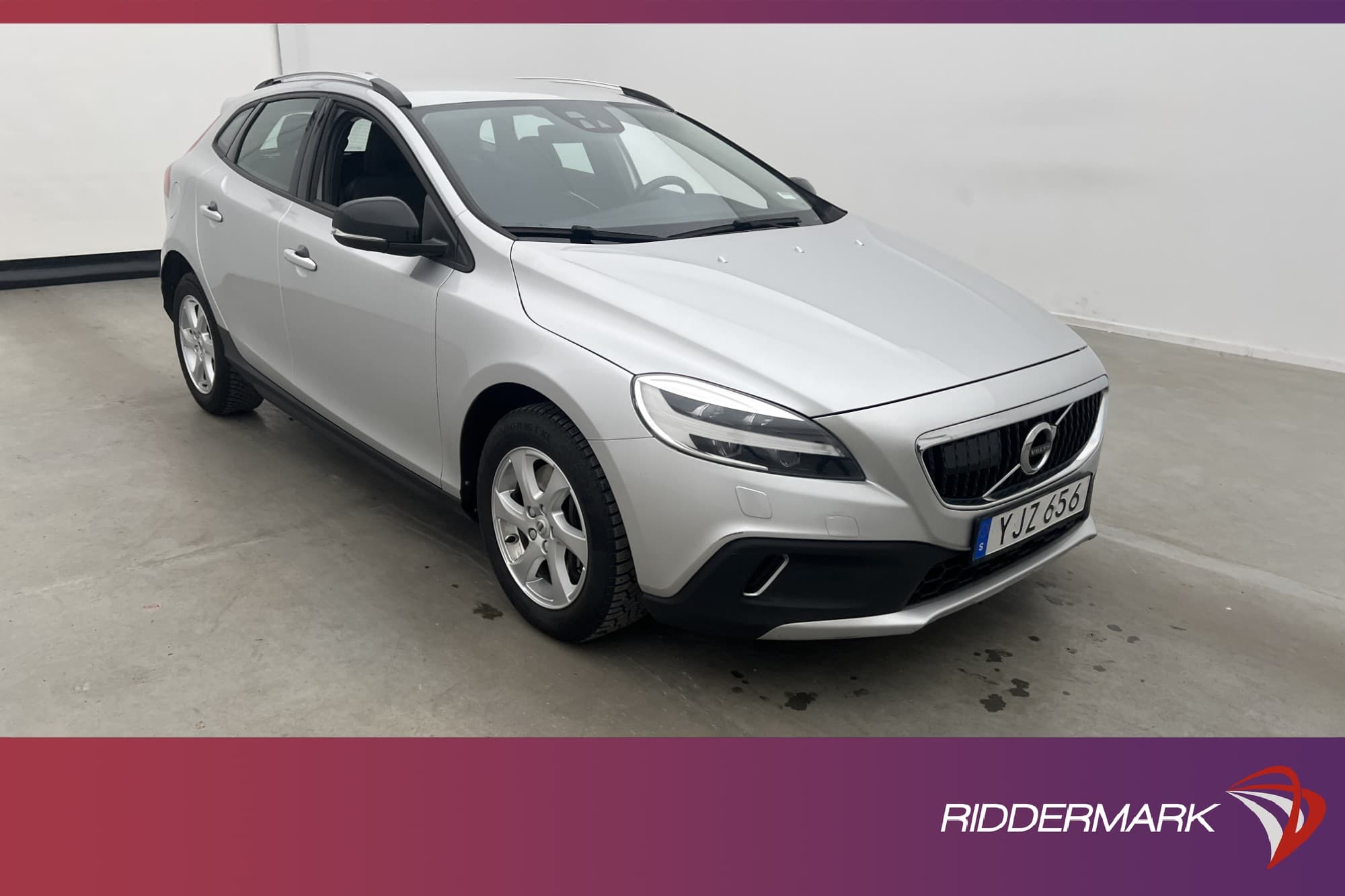 Volvo V40 Cross Country D3 150hk Momentum Värm VOC Kamera