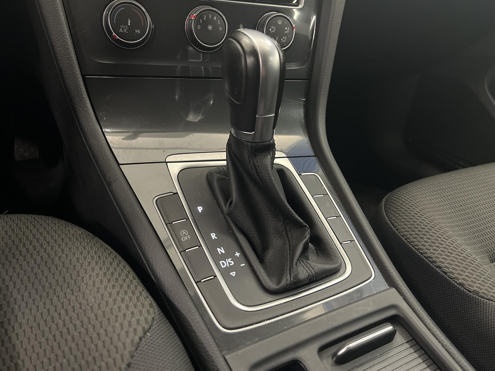 Volkswagen  Golf SC 1.0 TSI DSG 110hk Dragkrok Carplay