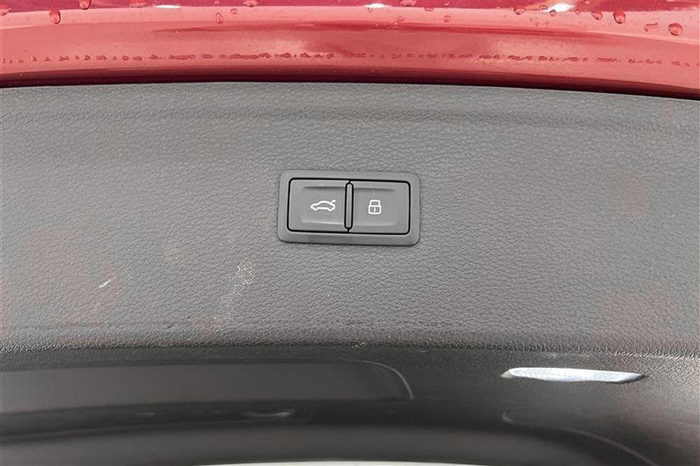 Audi Q5 TDI 190hk Quattro S-Line Cockpit D-värm B&O Naviinteriör