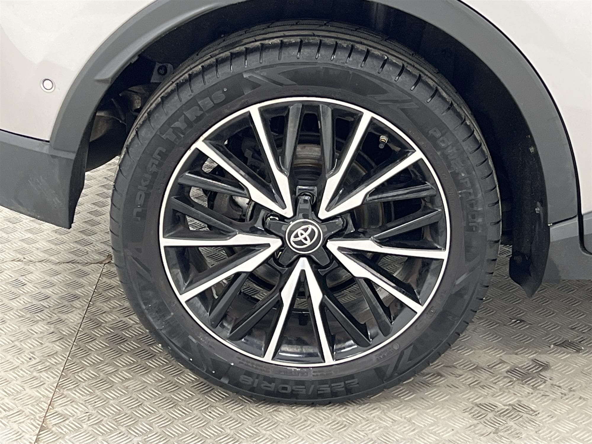 Toyota C-HR Hybrid 122hk JBL Navigator B-Kamera 0,39L/mil