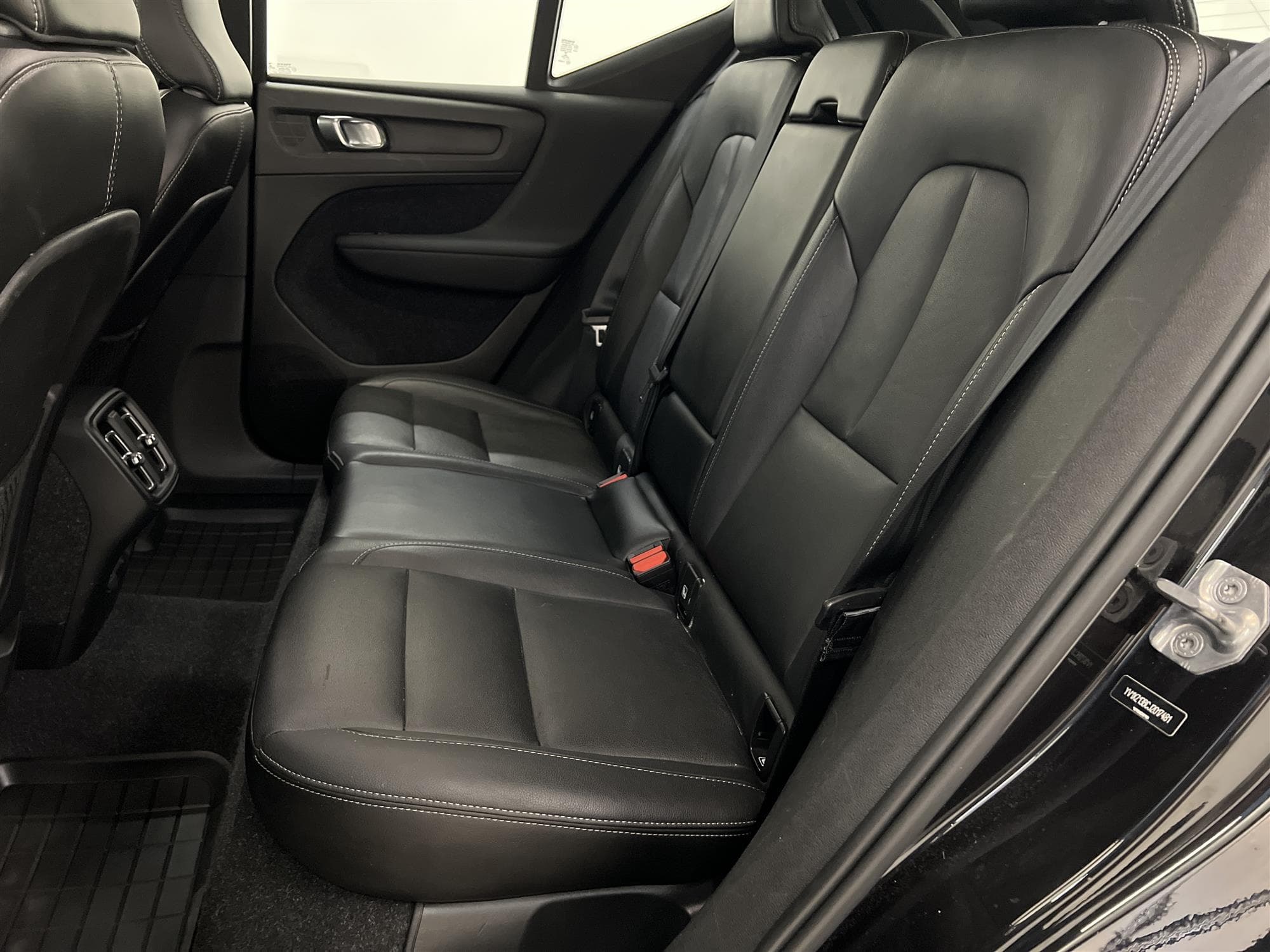 Volvo XC40 T5 AWD 247hk Voc B-Värm Drag B-Kamera Navi BLIS