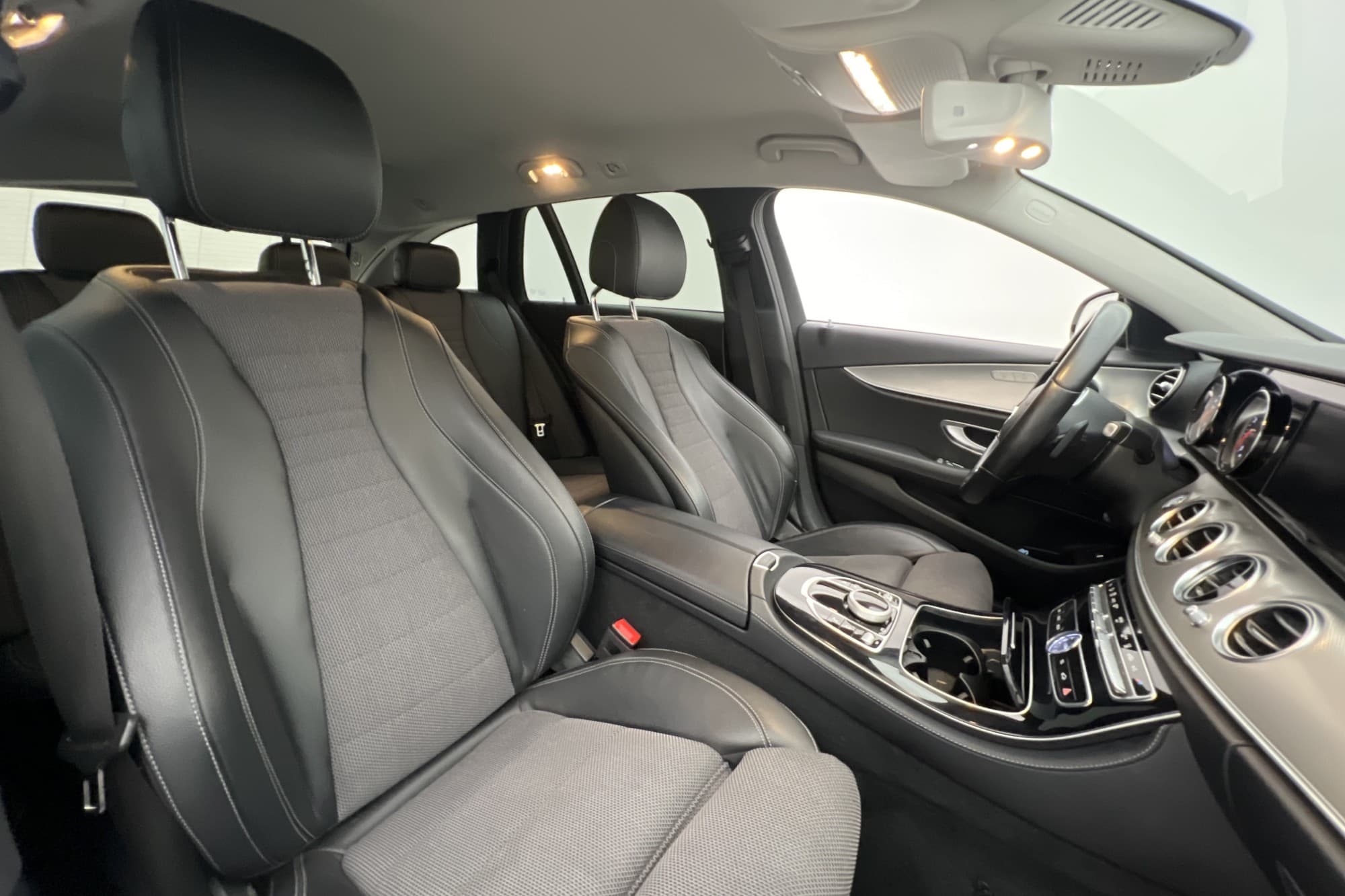 Mercedes-Benz E 200 T 184hk Avantgarde Drag Kamera Halvskinn