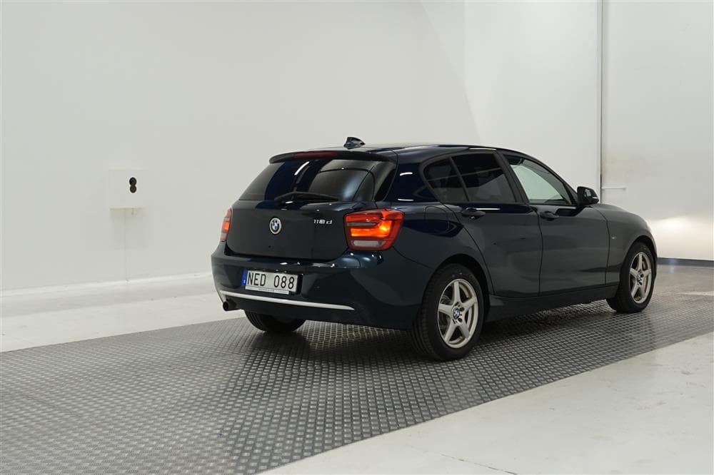 BMW 118d 5dr 143hk Urban Line Halvskinn P-sensorer 0,44l/milexteriör