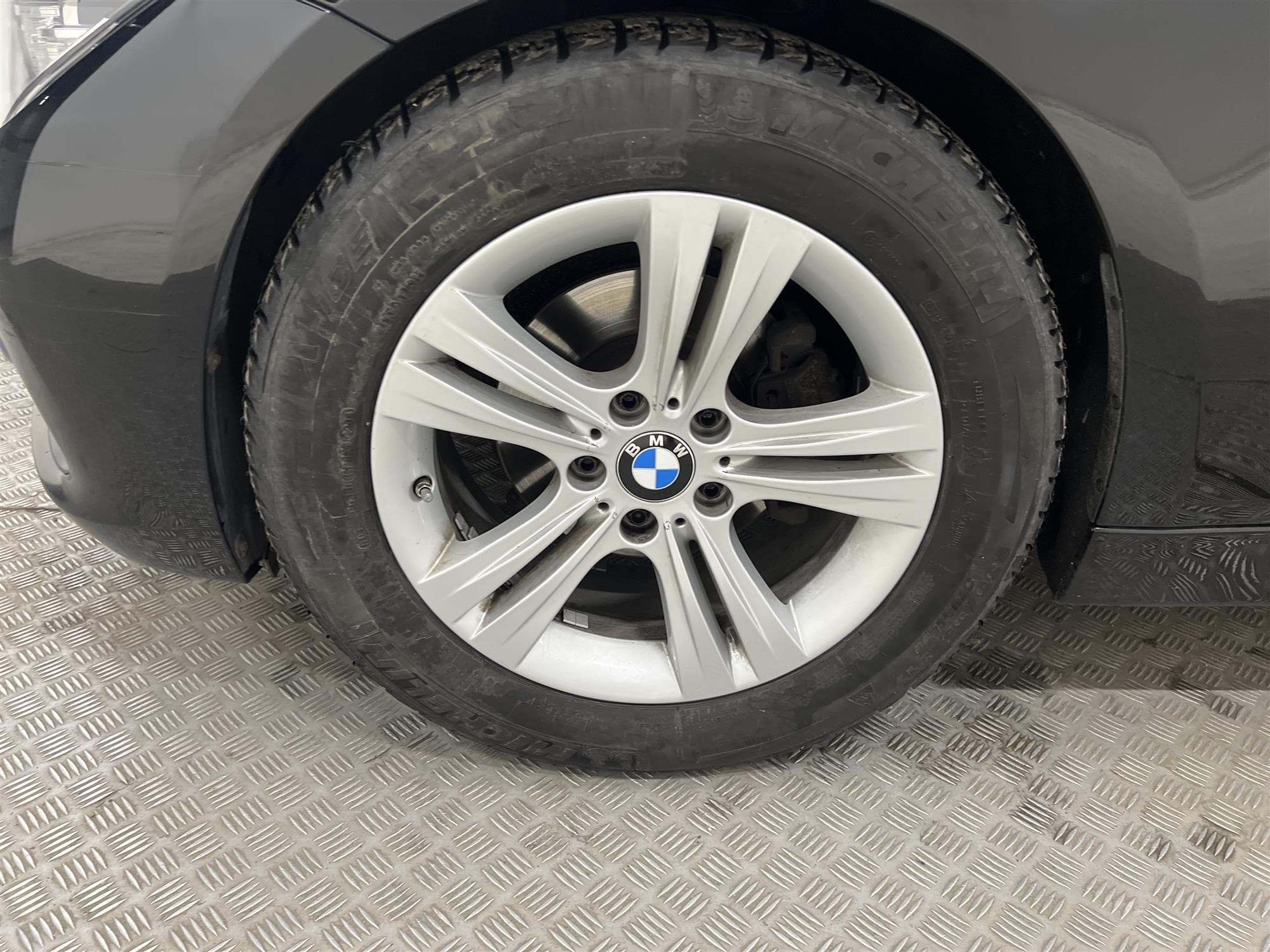 BMW 318d 150hk Sport line Cockpit Drag Navi Elstol Med Minne