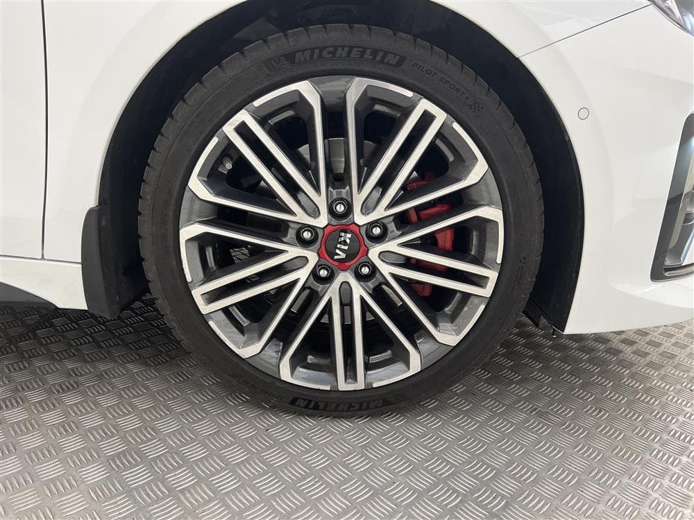 Kia ProCeed GT 1.6 T-GDi 204hk Cockpit Pano JBL Navi B-Kaminteriör
