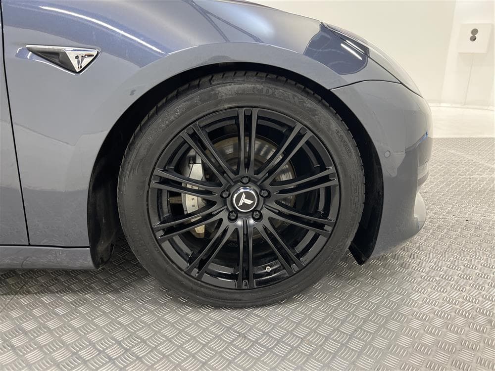 Tesla Model 3 Long Range AWD 440hk Uppgraderad AP Svensksåldinteriör