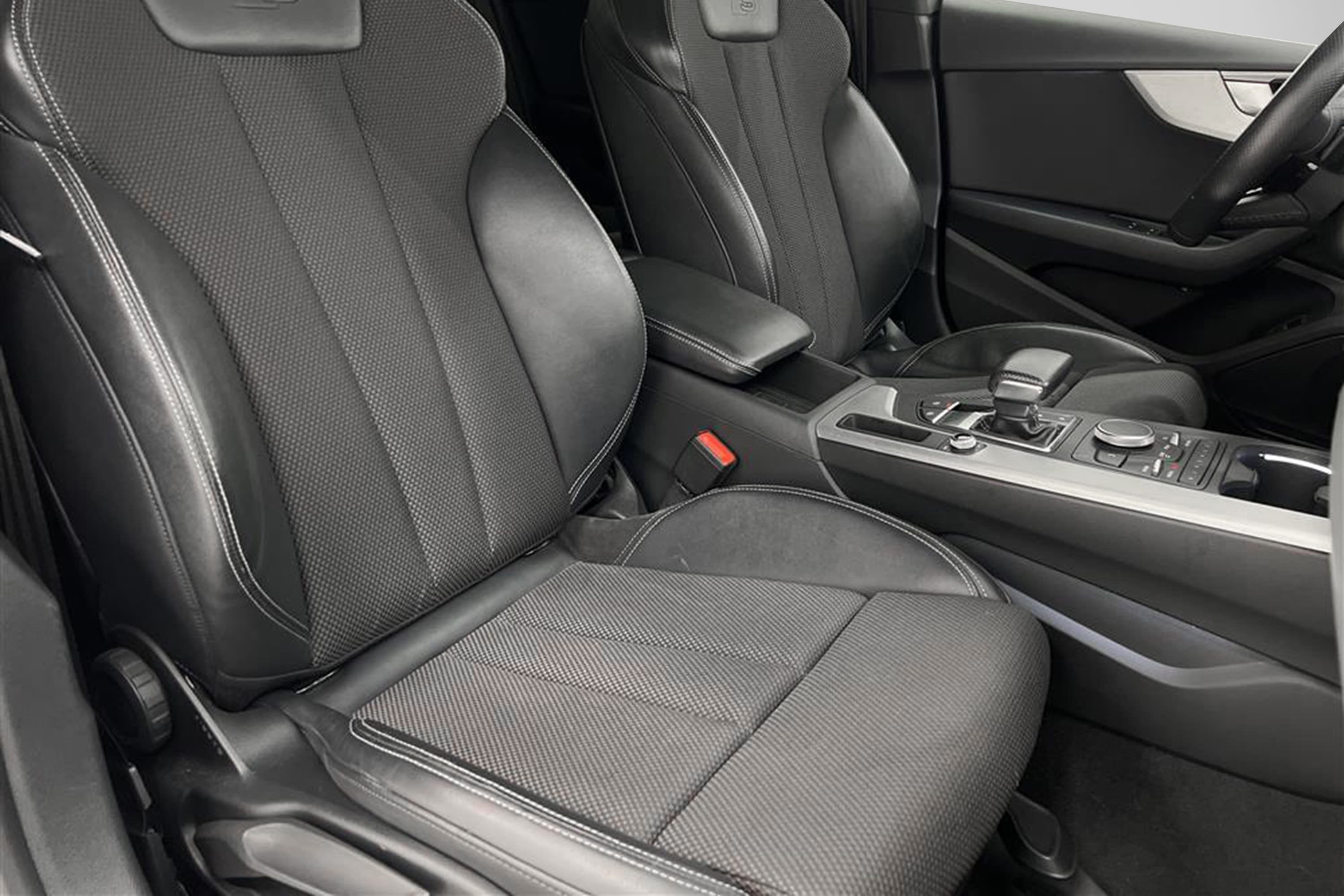 Audi A5 2.0 TDI Quattro Full S-Line Matrix Keyless CarPlayinteriör