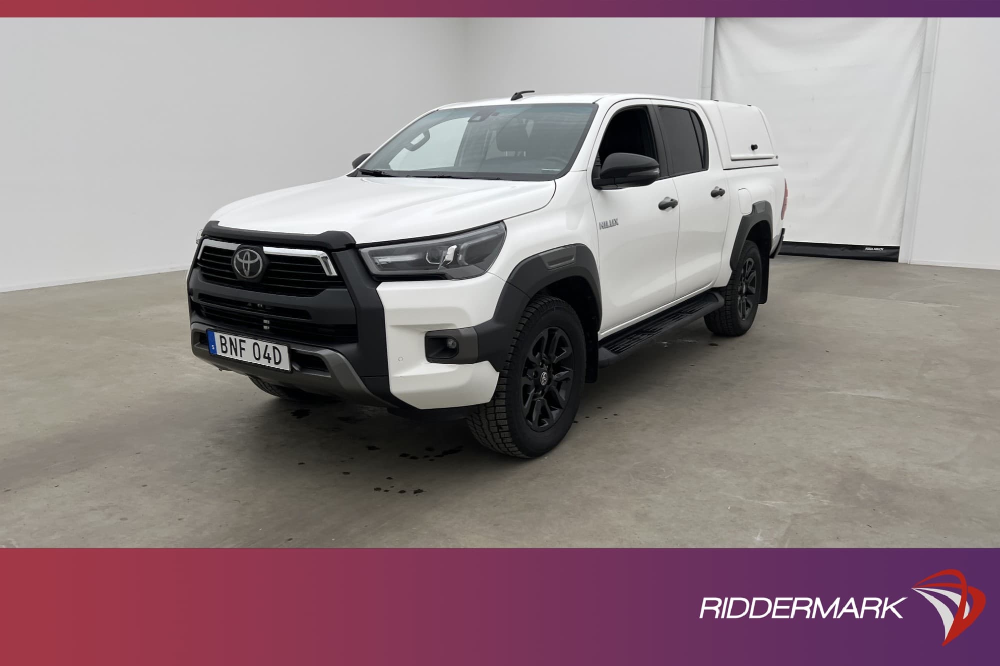 Toyota Hilux Invincible 2.8 4WD M/K-Värm Drag JBL Diff Moms