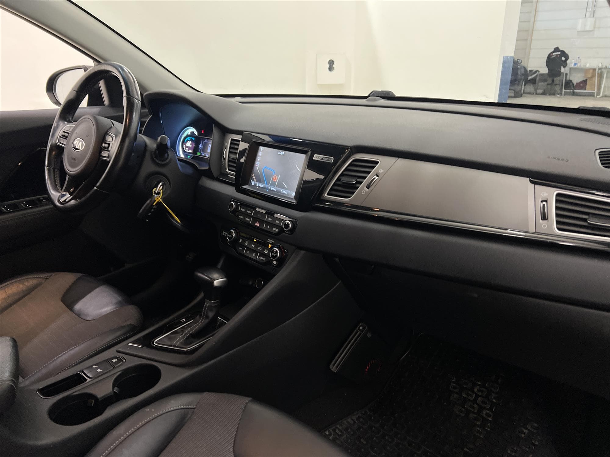 Kia Niro Hybrid 141hk M&K-Värmare Navi B-Kamera Carplay