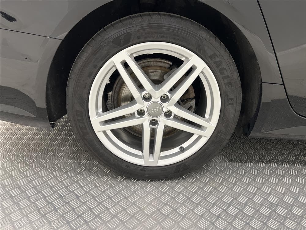 Audi A6 2.0 TDI Avant 190hk D-Värmare Navi Drag 0,44L/Minteriör