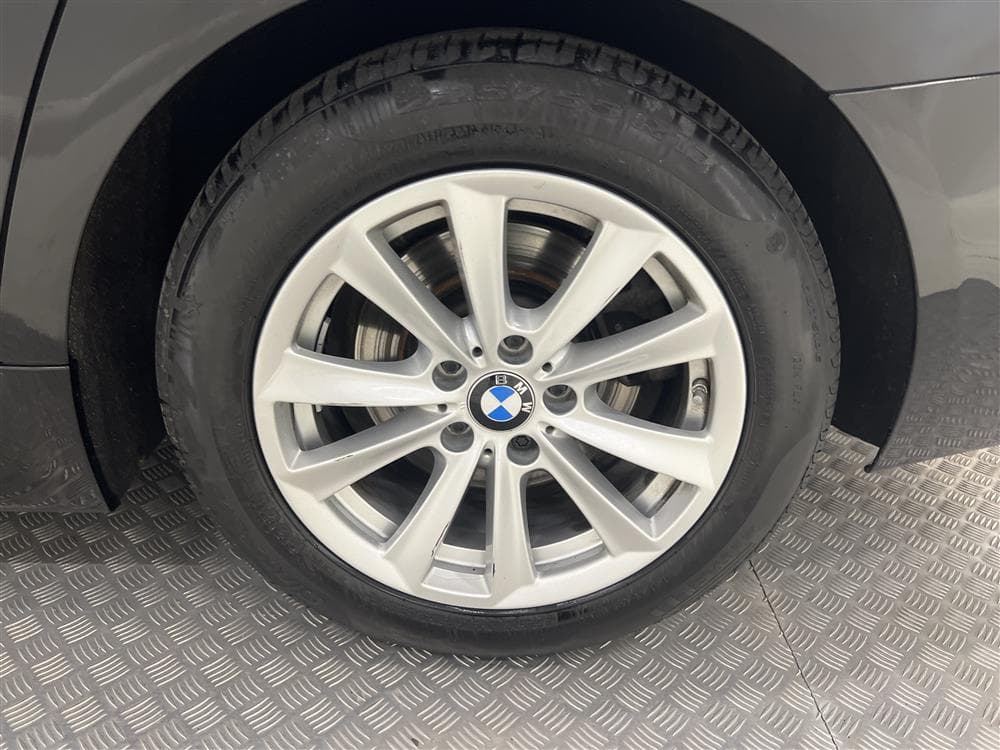 BMW 520d xDrive 190hk Skinn Rattvärme HiFi PDC Euro 6interiör