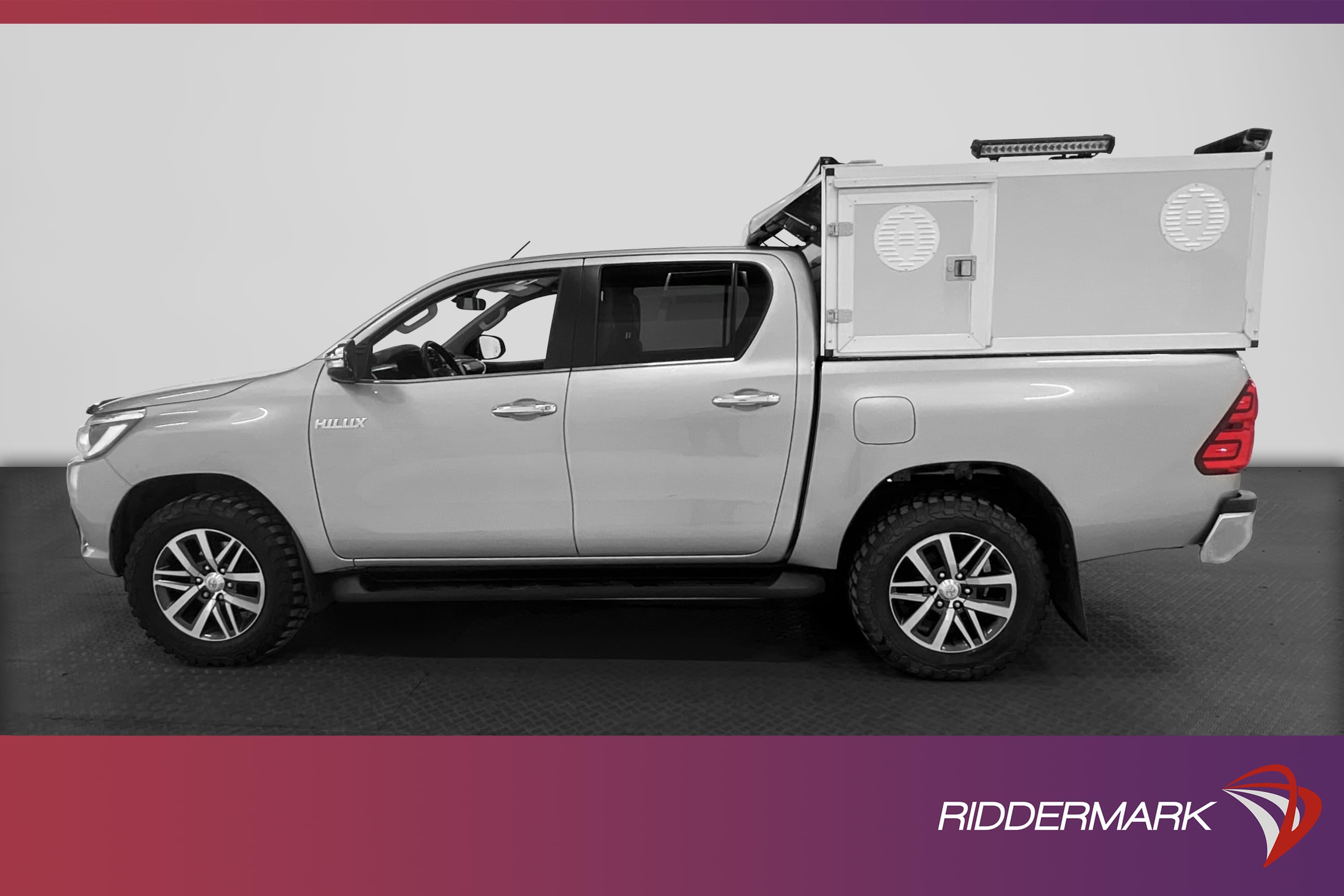 Toyota Hilux Premium 2.4 AWD Värmare Skinn Drag Hundkåpa 