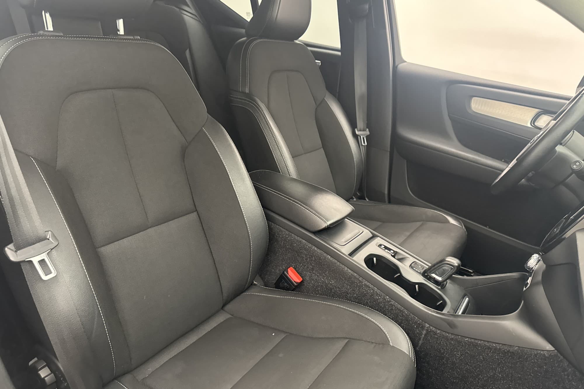 Volvo XC40 D3 150hk Momentum VOC Värmare Keyless Halvskinn