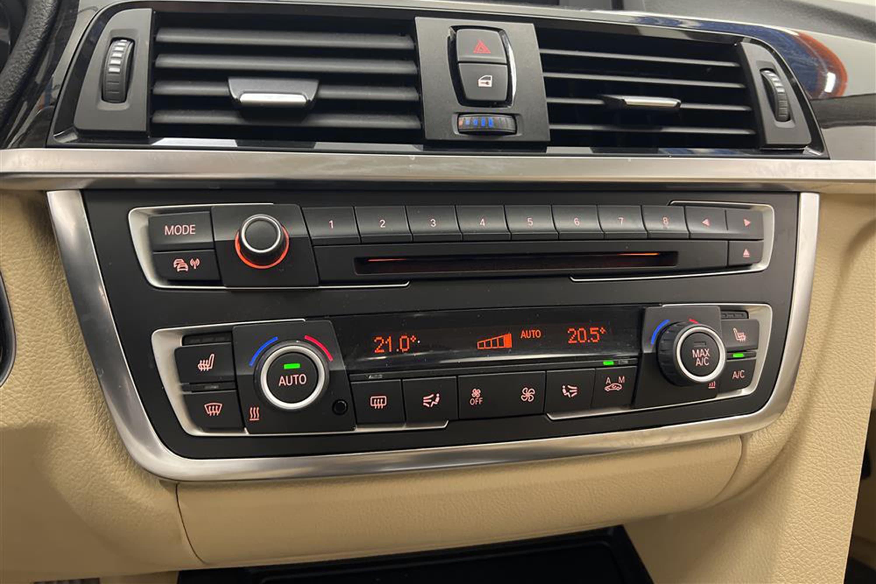 BMW 320d xDrive 184hk M&K-Värmare HiFi Skinn 0.44L/milinteriör