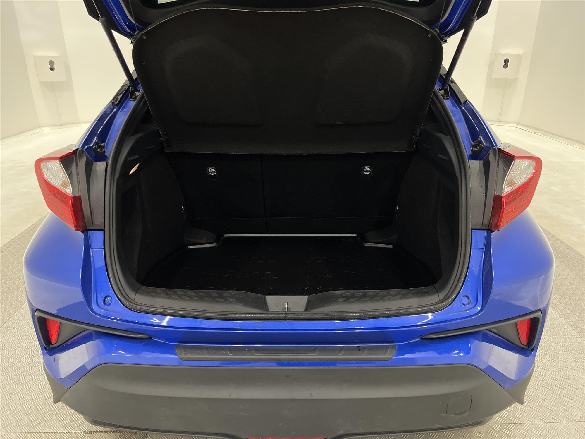 Toyota C-HR Hybrid CVT 122hk B-Kam Låg Skatt 0,38L/mil