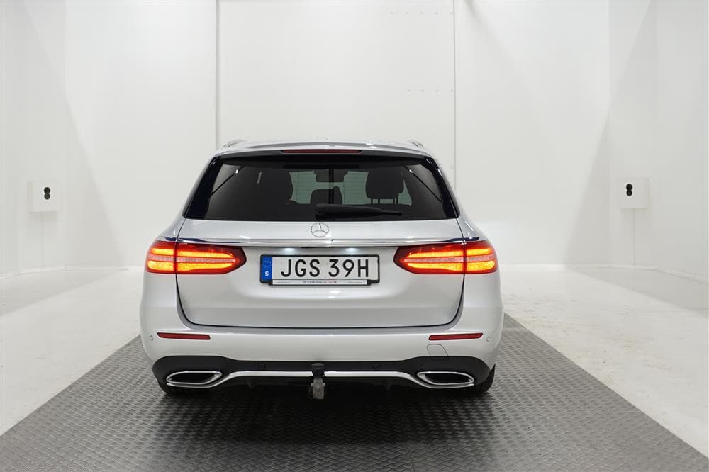 Mercedes-Benz E 220 d 194hk AMG Widescreen D-Värm Drag B-kamexteriör