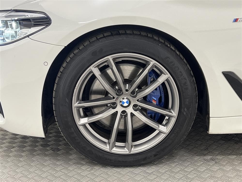 BMW 530d xDrive M Sport Innovation H/K Värmare 360°Kam Pano