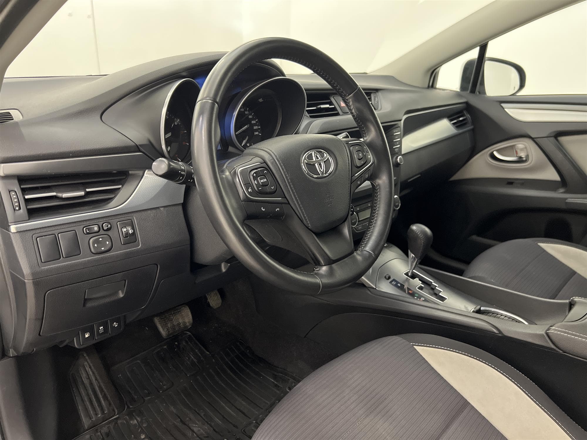 Toyota Avensis 1.8 147hk Drag B-Kam Lane Assist Nyservad