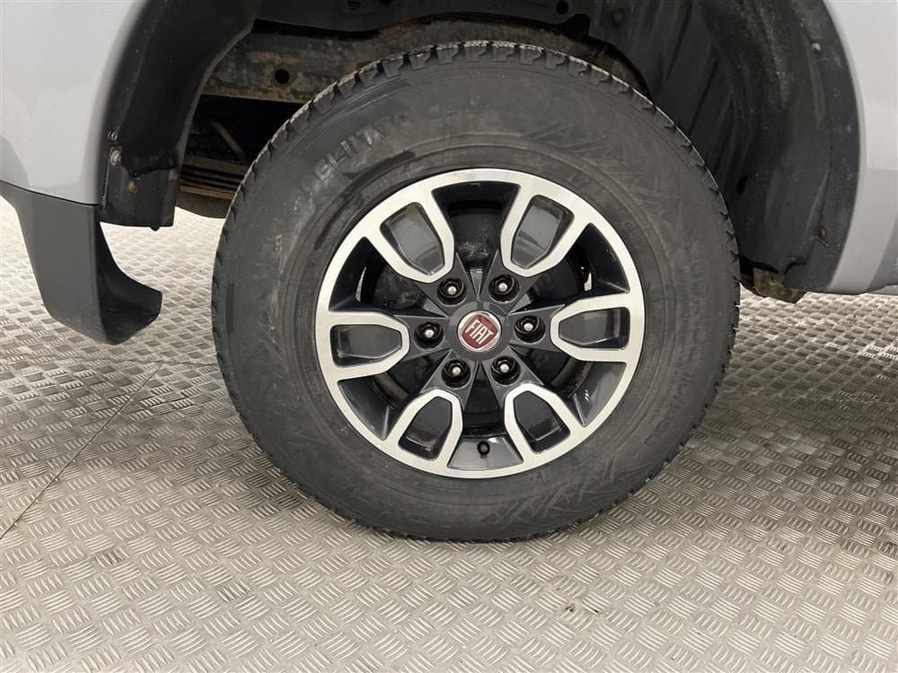 Fiat Fullback 2.4 Automat 181hk Hundkåpa Värmare Moms interiör