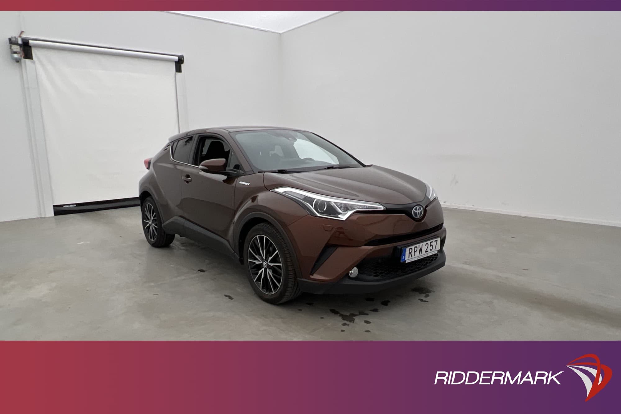 Toyota C-HR Hybrid 122hk