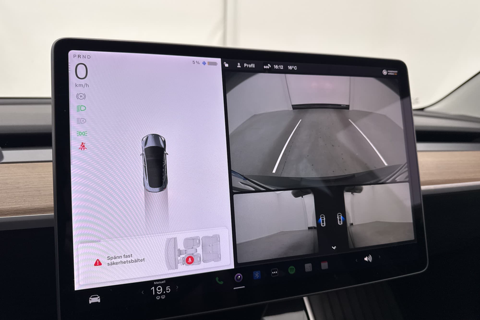 Tesla Model 3 Long Range AWD Autopilot Svensksåld MOMS