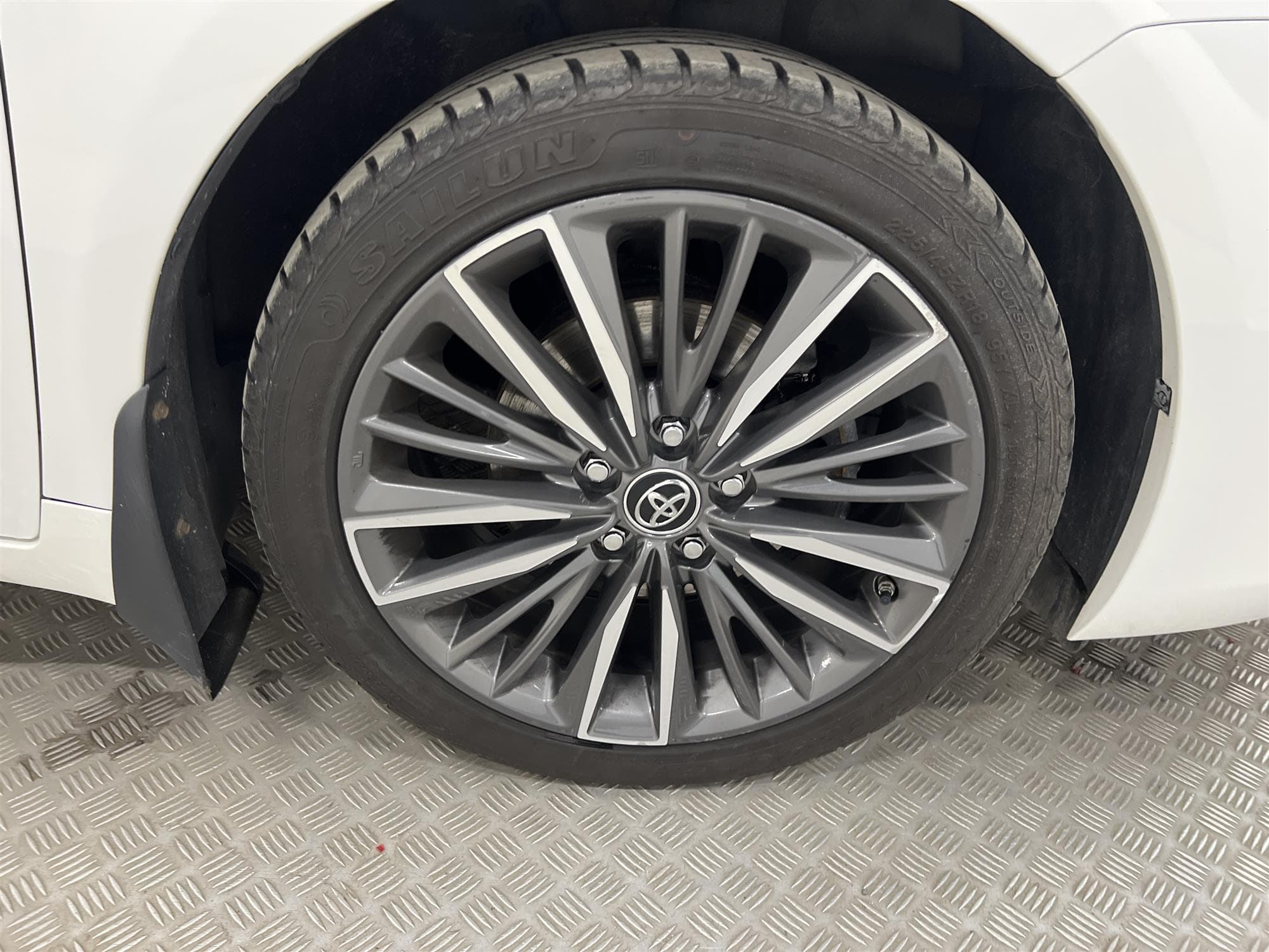 Toyota Avensis 2.0 152hk M&K-Värmare Navi Drag B-Kam Skinn 