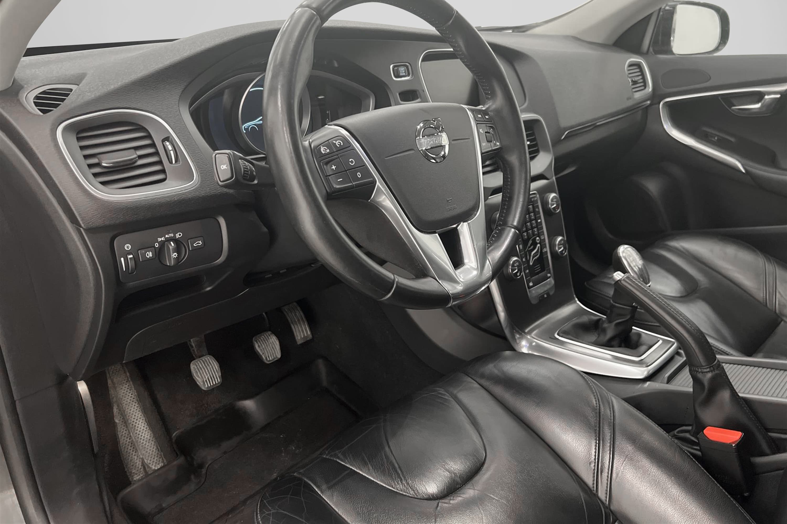Volvo V40 D2 115hk Summum Drag D-Värm Skinn P-Pilot