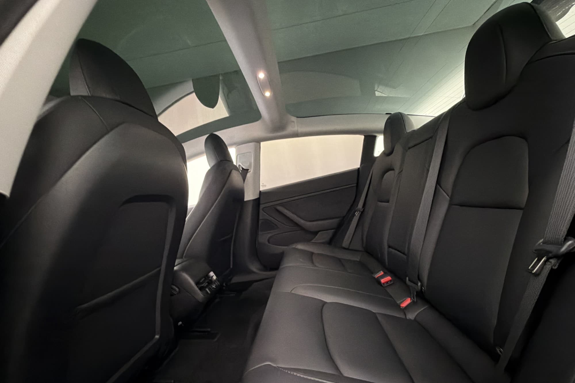 Tesla Model 3 Long Range AWD Pano Dragkrok AP Svensksåld