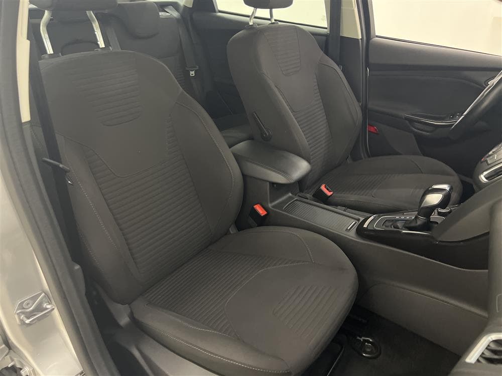Ford Focus 1.5 TDCi 120hk Välservad Låg Skatt 0,38L/mil interiör