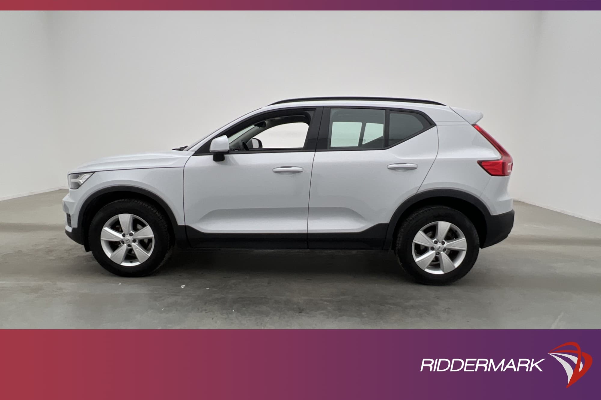 Volvo XC40 T2 129hk VOC Värm Navi Adaptiv Drag