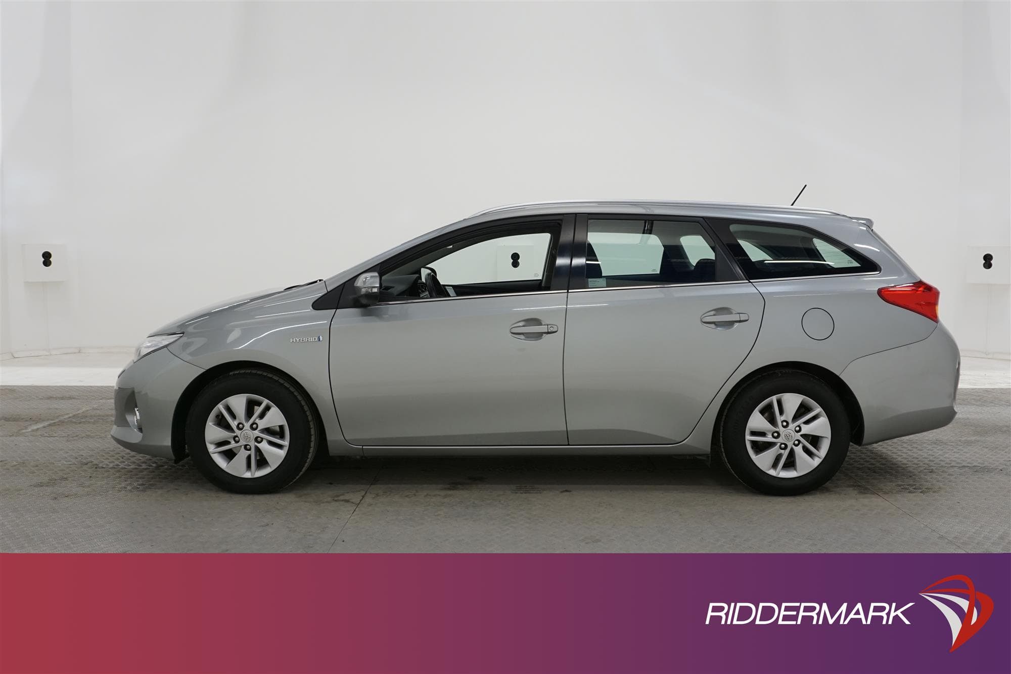 Toyota Auris Hybrid e-CVT 136hk