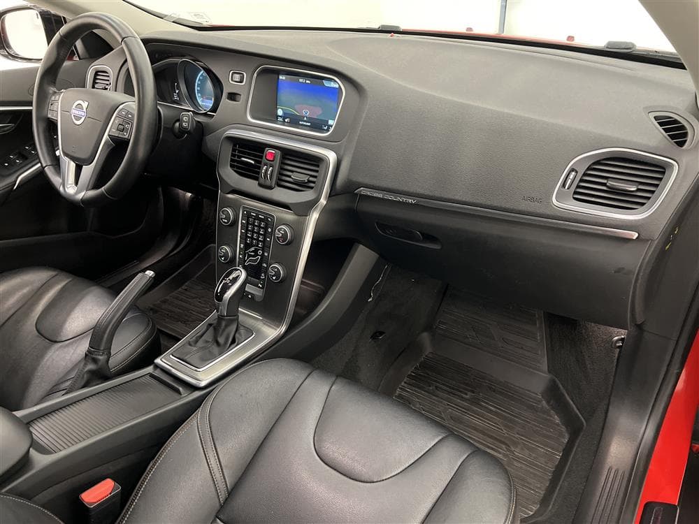 Volvo V40 T4 Cross Country AWD 190hk VOC Värmare Navi Skinn