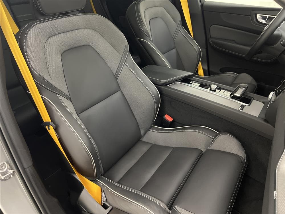 Volvo XC60 T8 AWD TwEn Polestar 421hk R-Design Pano H/K HuDinteriör