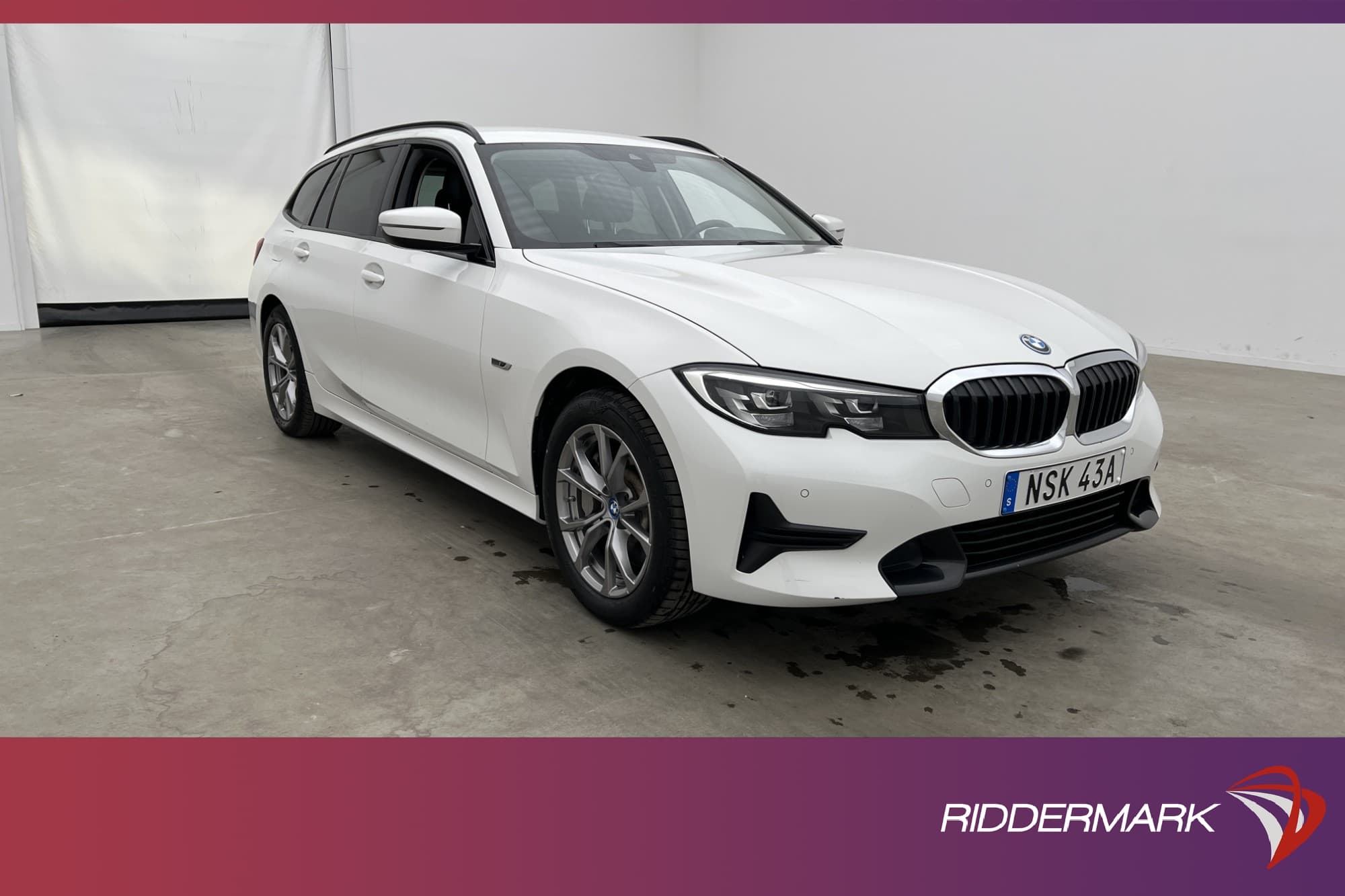 BMW 330e Touring 292hk Sport line Dragkrok Ambient 