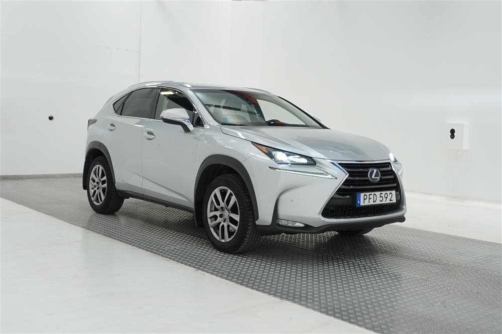 Lexus NX 300h AWD 181hk