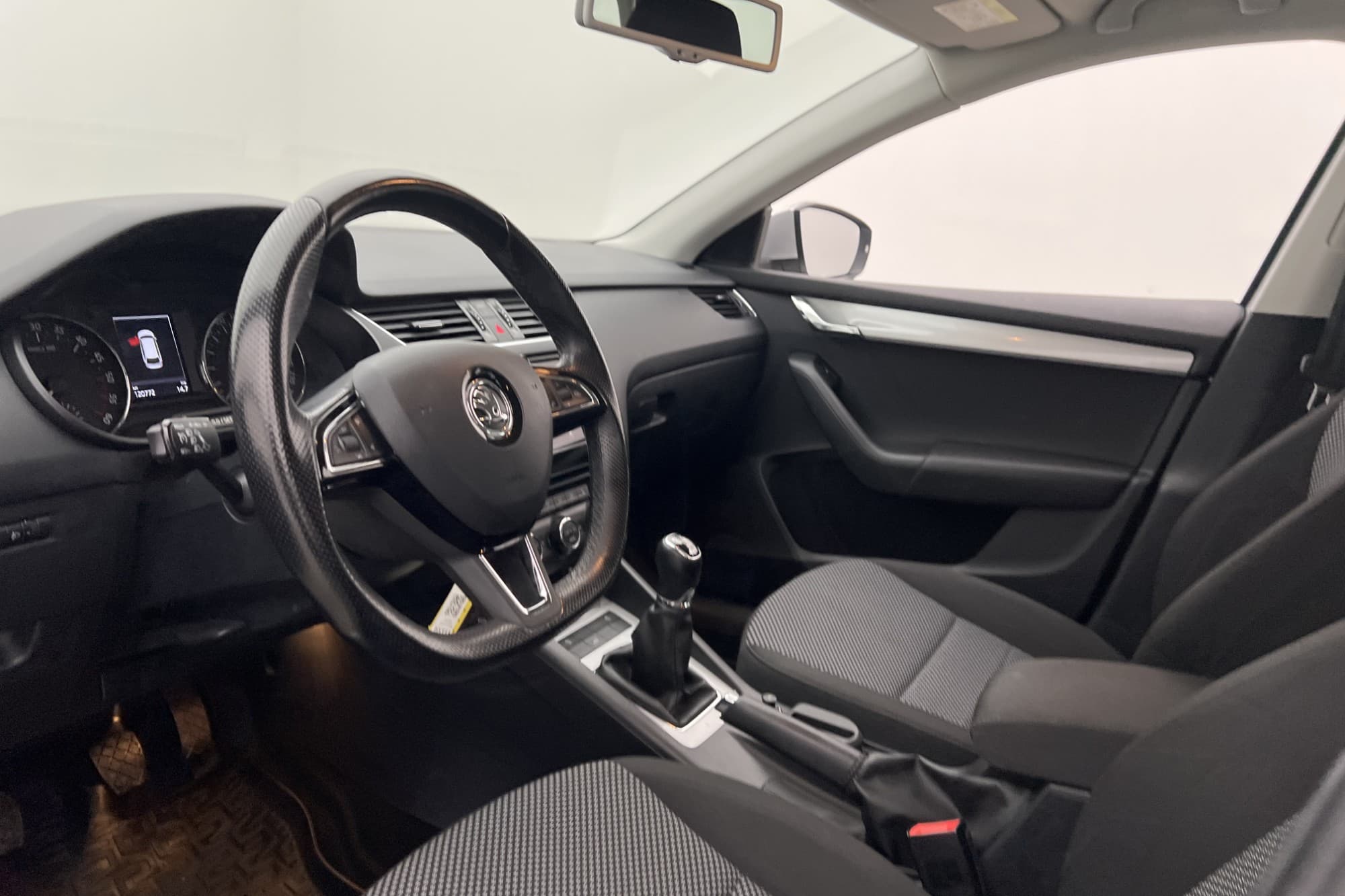 Škoda Octavia 1.6 TDI 4x4 110hk D-Värmare Sensorer CarPlay