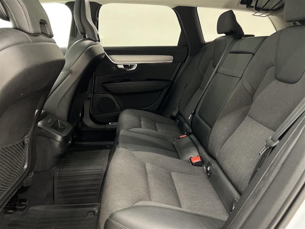 Volvo V90 D4 Cross Country AWD VOC D-värm Pano H/K Bkam Momsinteriör